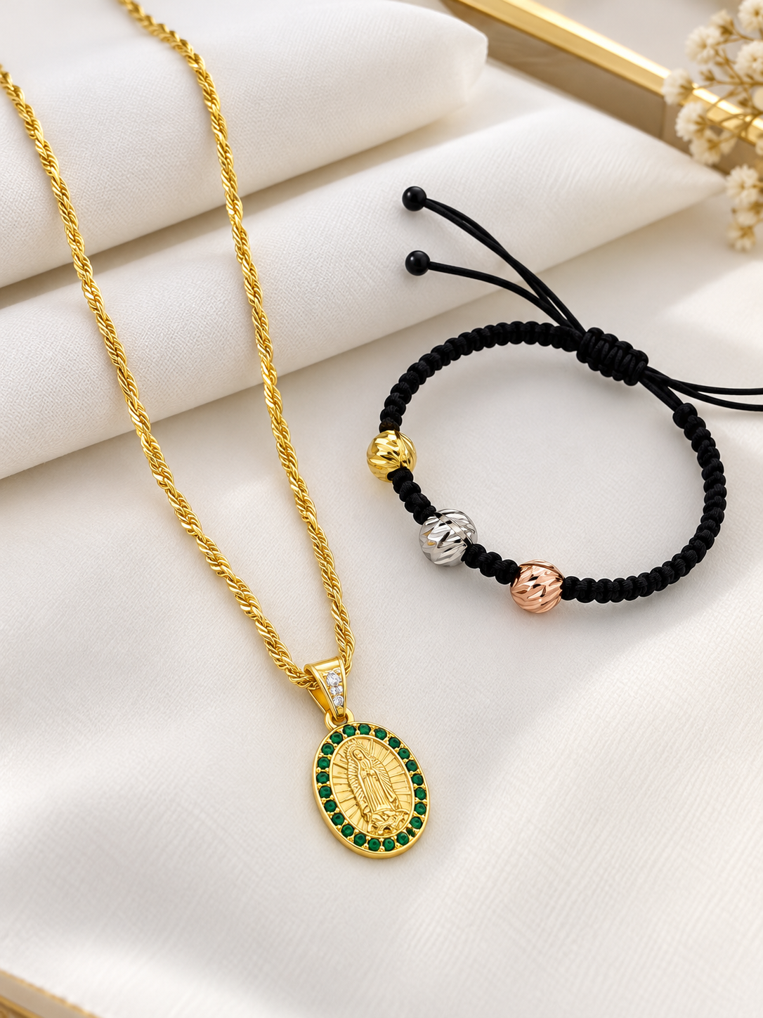 💚 CONJUNTO VIRGEN DE GUADALUPE VERDE + PULSERA 3 OROS – ORO LAMINADO 18K